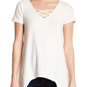 NWOT Olive & Oak Women Cream Asymmetrical Hem‎ V Neck Top Small
